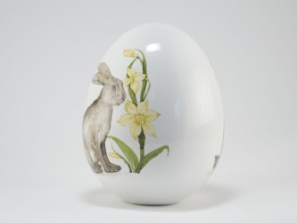 Uovo in ceramica decorato